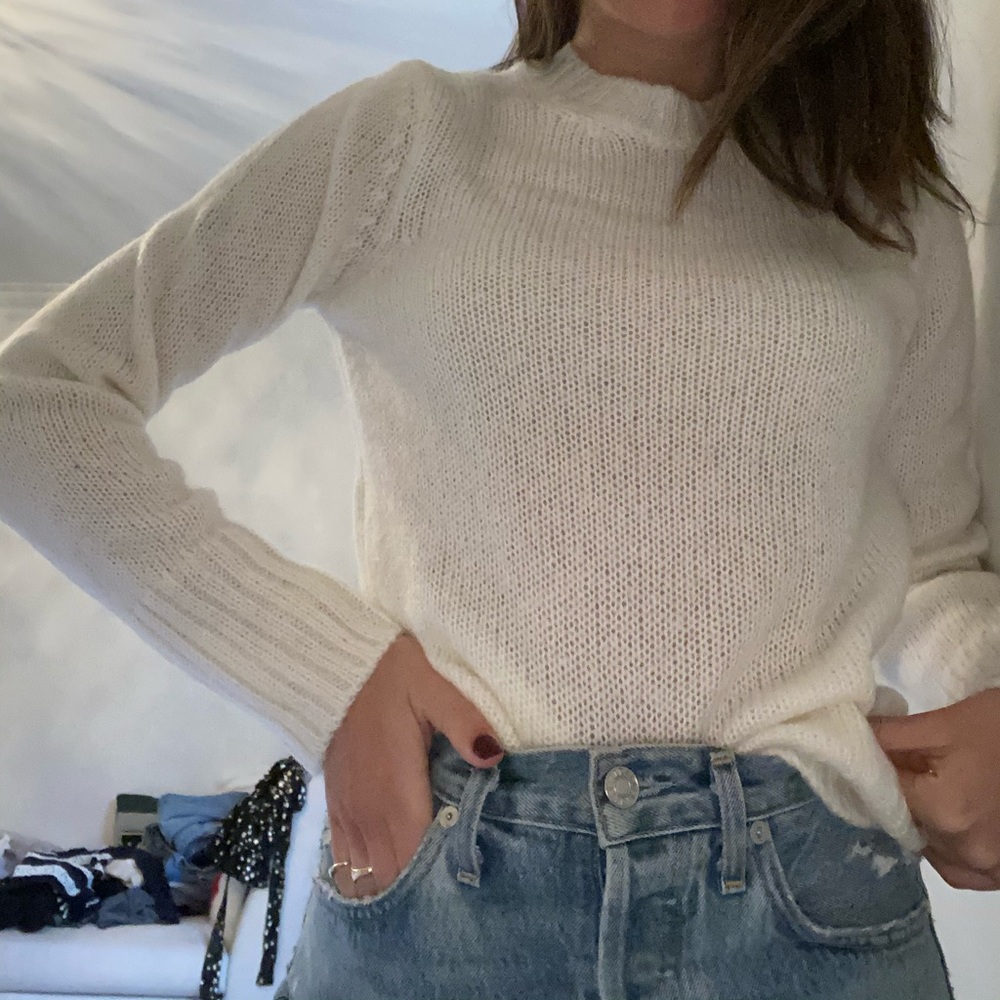 Make white cashmere sweater